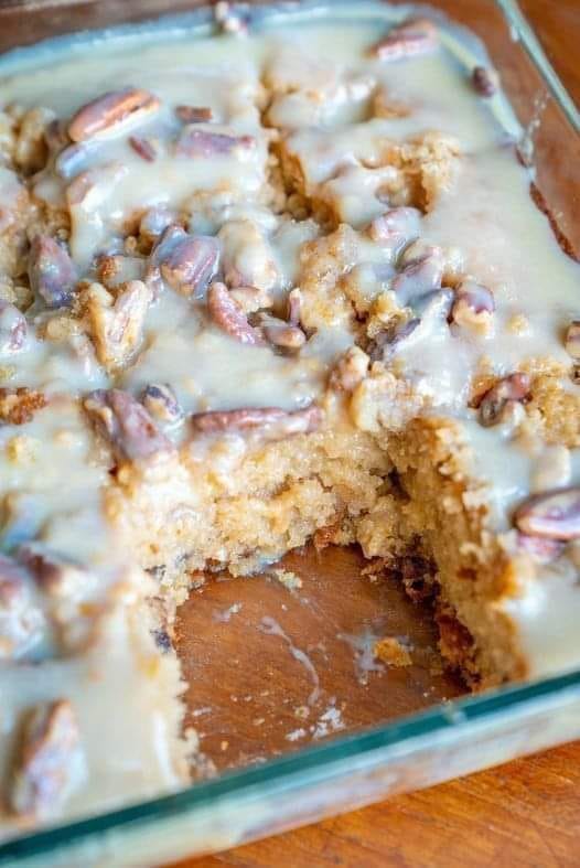 BUTTER PECAN PRALINE POKE CAKE