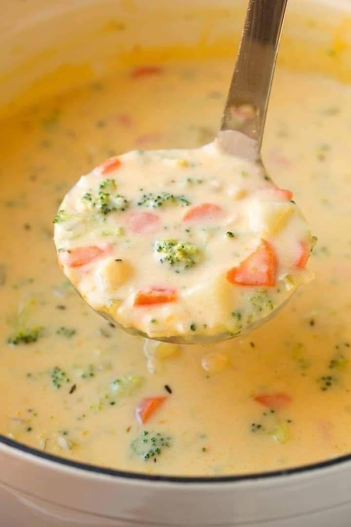 Slow Cooker Potato Broccoli Cheddar Soup