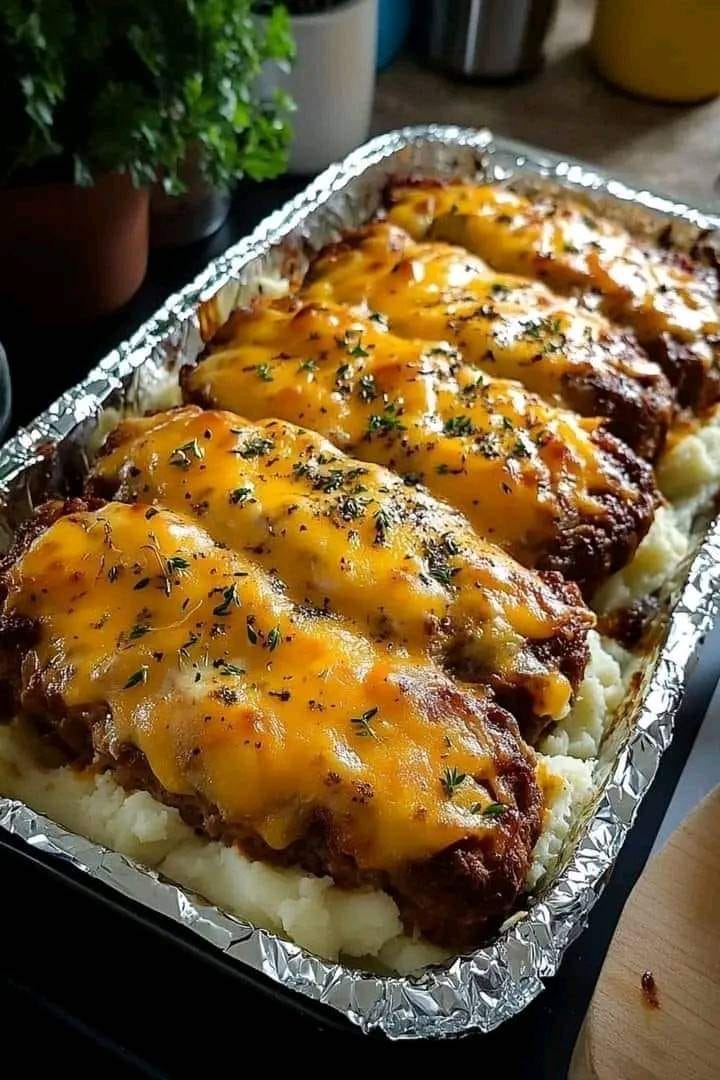 Cheesy Meatloaf with Mashed Potatoes