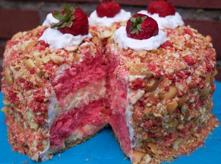 Strawberry Shortcake Cheesecake Cake