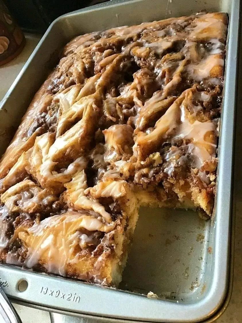 cinnamon roll cake