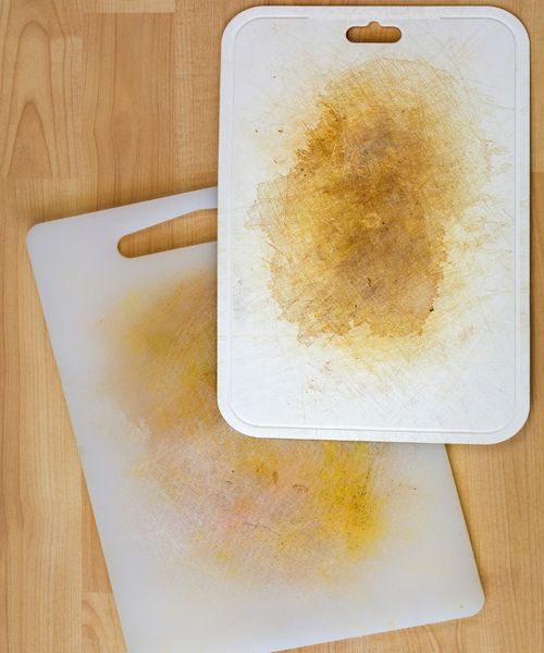 trick to clean dirty white plastic cutting boards with 0 effort